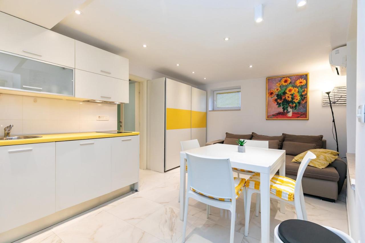 Apartment In The Heart Of Carera Street Rovinj Ngoại thất bức ảnh