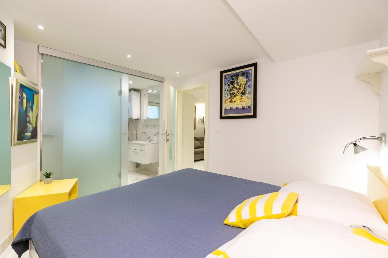 Apartment In The Heart Of Carera Street Rovinj Ngoại thất bức ảnh
